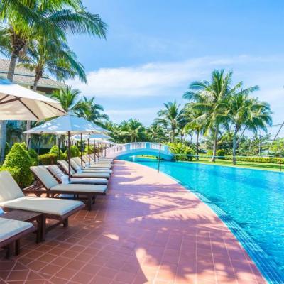 Ghế nằm hồ bơi thư giãn khách sạn